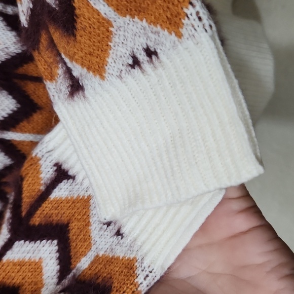Influencer Cozy Turtle Neck Sweater Small Aztec Tribal Fall Winter Photo Shoot - Picture 4 of 8